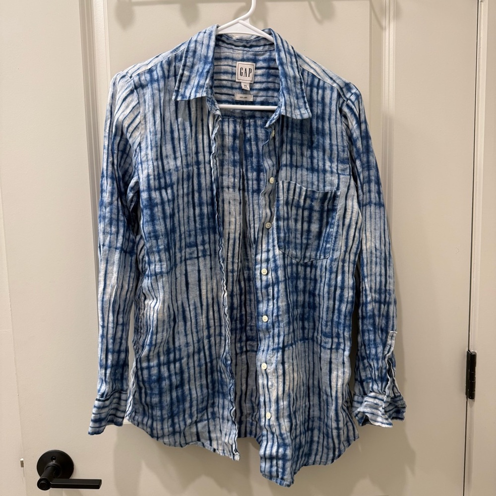 GAP Linen Button Down Shirt XS Blue White Tie Dye EUC Beach Boho Casual Summer